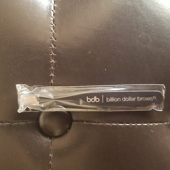 NWT- Billion Dollar Brows Slanted Tweezers - Picture 5 of 6